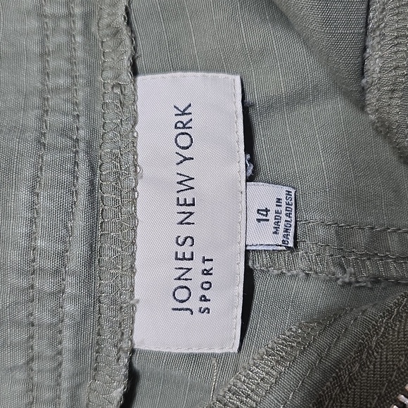 Jones New York Sport Olive Cargo Shorts - Picture 2 of 6